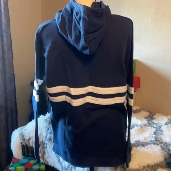 🌸Adorable navy blue hoodie 🌸
BIN 30 - Picture 4 of 7